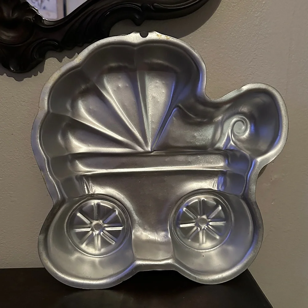 3/$20 💥 Wilton‎ Baby Carriage Babyshower Cake Pan